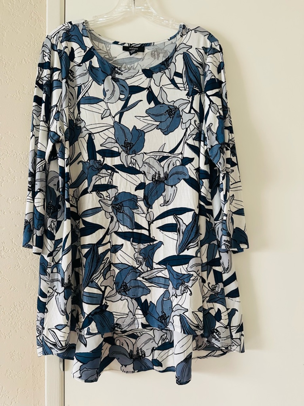 Alfani Tunic Large Hi-Lo Hem Scoop Neck White with Blue Floral Print